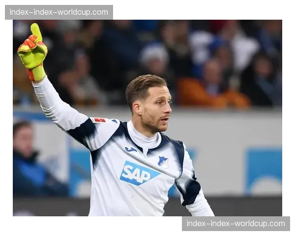 老将的坚守:霍芬海姆门将鲍曼完成德甲第450次出场里程碑 老将的坚守:霍芬海姆门将鲍曼完成德甲第450次出场里程碑