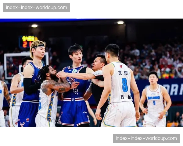 CBA重罚赛后冲突,深圳、上海两队共计五名球员遭禁赛罚款 CBA重罚赛后冲突,深圳、上海两队共计五名球员遭禁赛罚款
