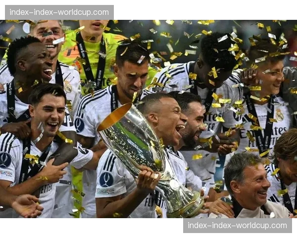 “街头足球定位球挑战赛”在欧洲多个城市同步举行,模仿欧冠球星经典进球 “街头足球定位球挑战赛”在欧洲多个城市同步举行,模仿欧冠球星经典进球