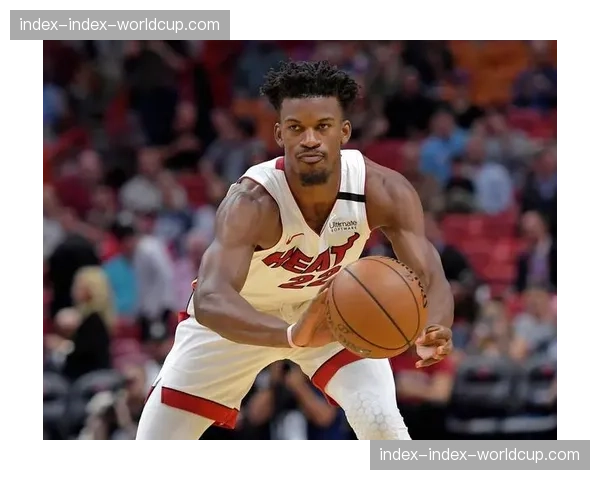 战术调整的胜利：回顾热火如何通过巴特勒低位轴心打法，破解猛龙的快速轮转防守